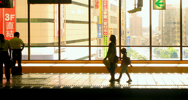 日本小孩食堂興起，因為除了下流老人，還有窮忙的單親媽媽