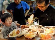 和過世的太太約定，用餘生守護來小孩食堂吃飯的人