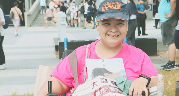 靠自己的雙手生活——台中火車站前站手扶梯旁販售員 胡佩蓮