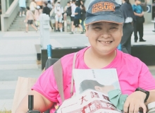 靠自己的雙手生活——台中火車站前站手扶梯旁販售員 胡佩蓮