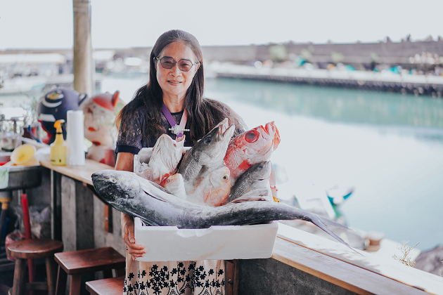 以味蕾認識海洋！梗枋的船長娘林淑貞：漁村廚房是玩樂的料理現場，也是食魚教育的場域