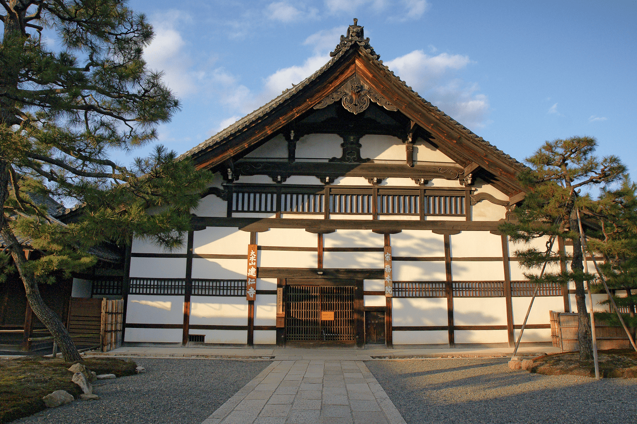 闠閙中的清淨地，建仁寺