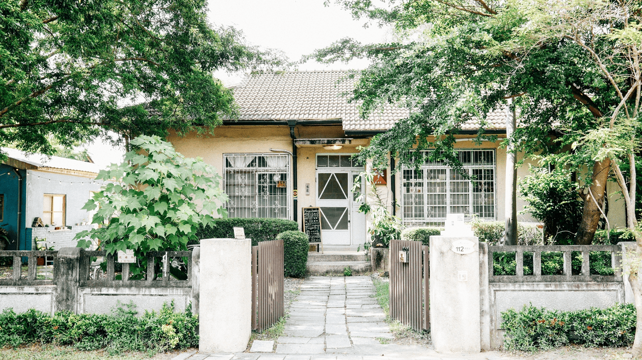 洄游南方，日式老宅書店的現在式——屏東繫。本屋徐孝晴、彭巧如