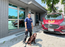 專注與守候，那是屬於領犬員的目光：新北市消防局特搜大隊 羅浩芳與搜救犬 Amei