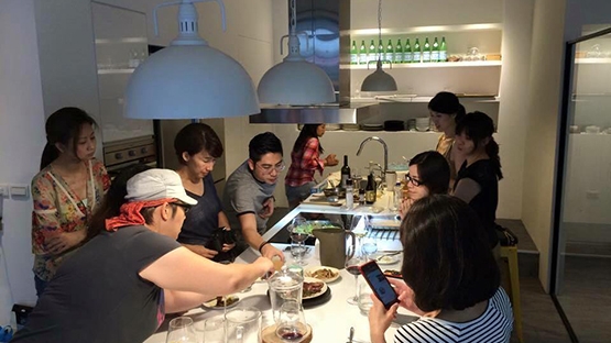 自帶容器隨興買　裸市集高貴不貴