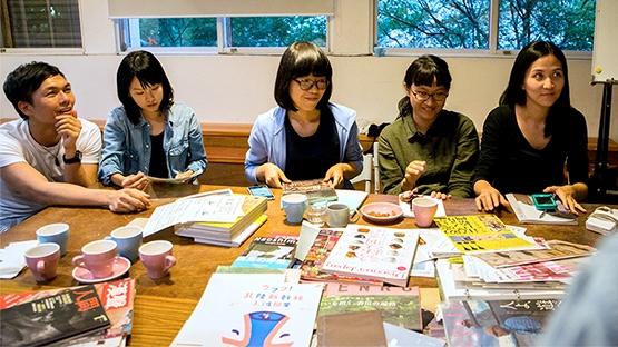 她在誠品賣生活，卻到花蓮才真正懂生活，於是有了「寫寫字」