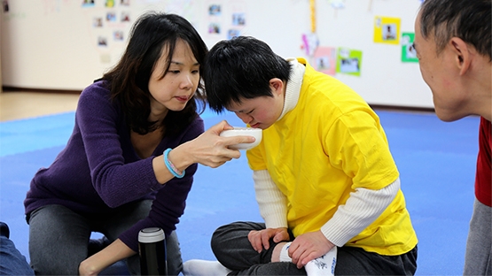 弱弱相乘也可以很有力！三明治工：蹲下看世界說不定也很幽默