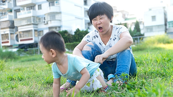 雙性戀媽媽 vs 異性戀爸爸，怎麼教小孩？開一間「孩好書屋」