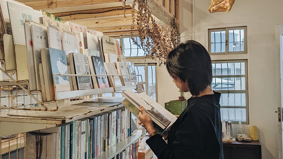 在東海岸靜下來生活，讓一切順流地發生——芭蕉圖書館創辦人李凱力、李怡慧